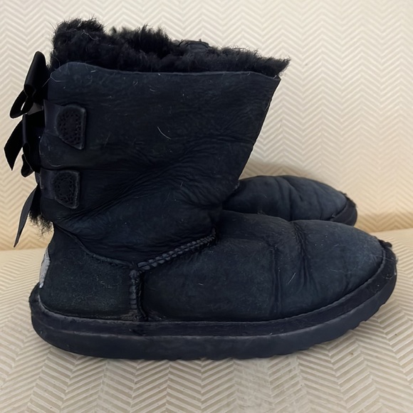 Girls Ugg Boots - Picture 2 of 6